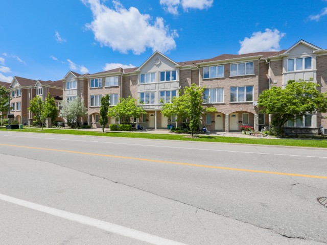 368 South Park Rd Townhouses hero image