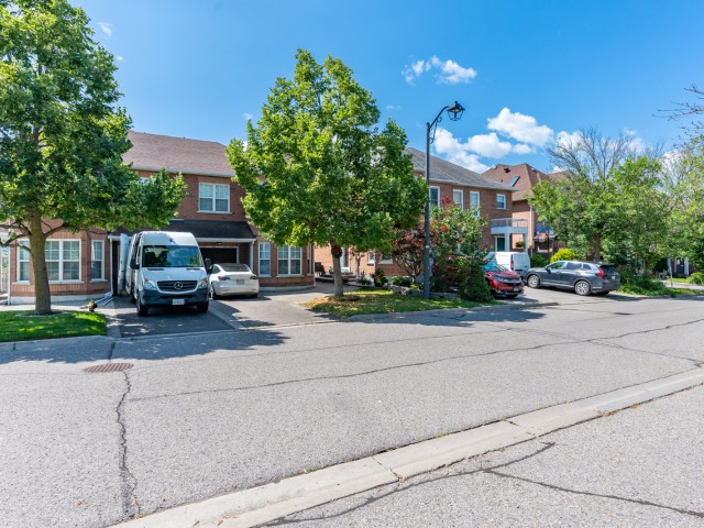 66 Sandlewood Crt Townhouses