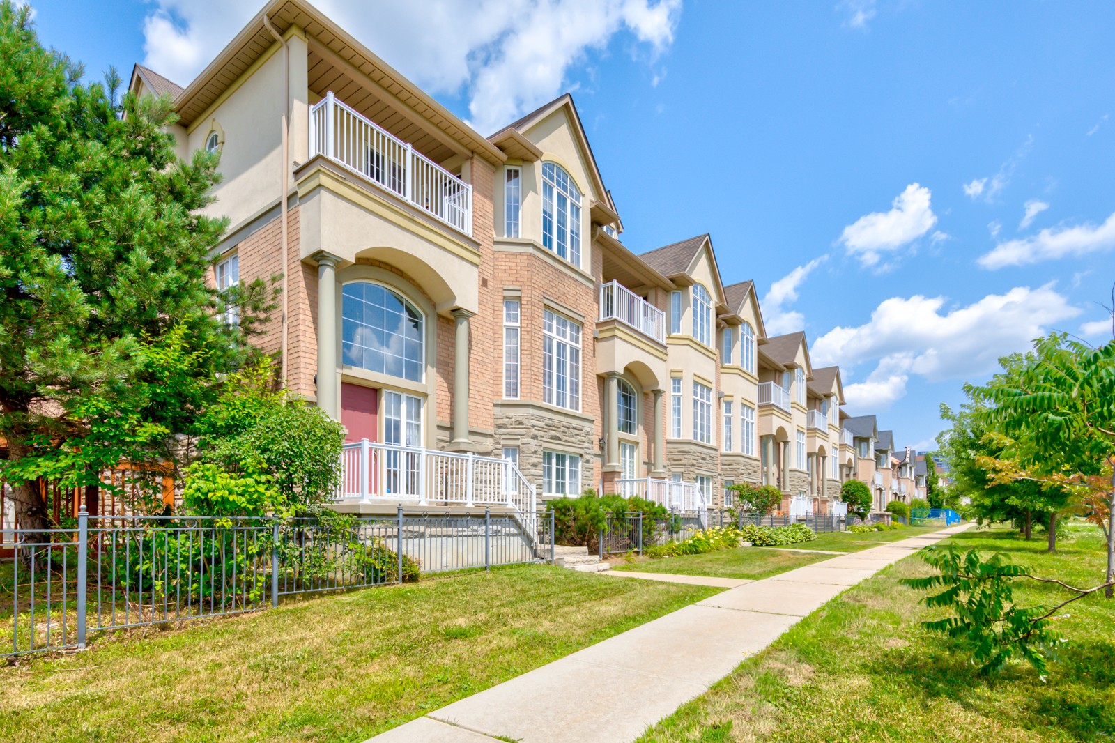 Circa Carriage Homes at 183 Legends Way, Markham 0