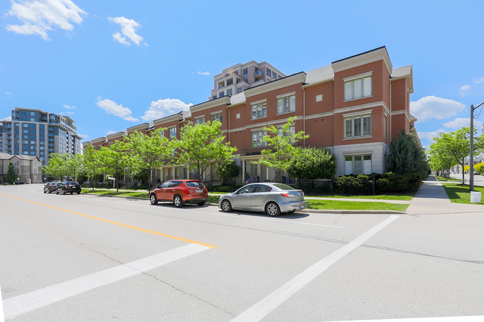 Parkview Tower Thornhill at 26 Times Ave, Markham 1