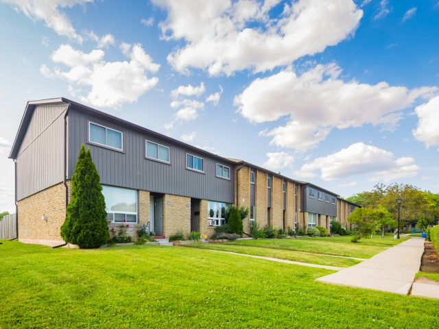 1537 Elm Rd Townhouses
