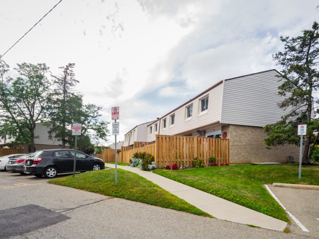 46 Mountainview Rd S Townhouses photo