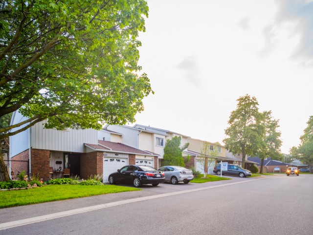 5021 Pinedale Ave Townhouses