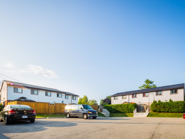 1311 Redbank Cres Townhouses