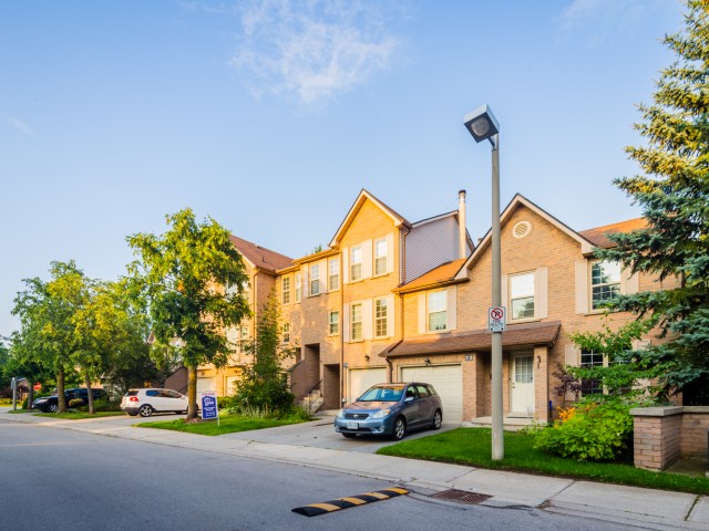 2272 Mowat Ave Townhouses
