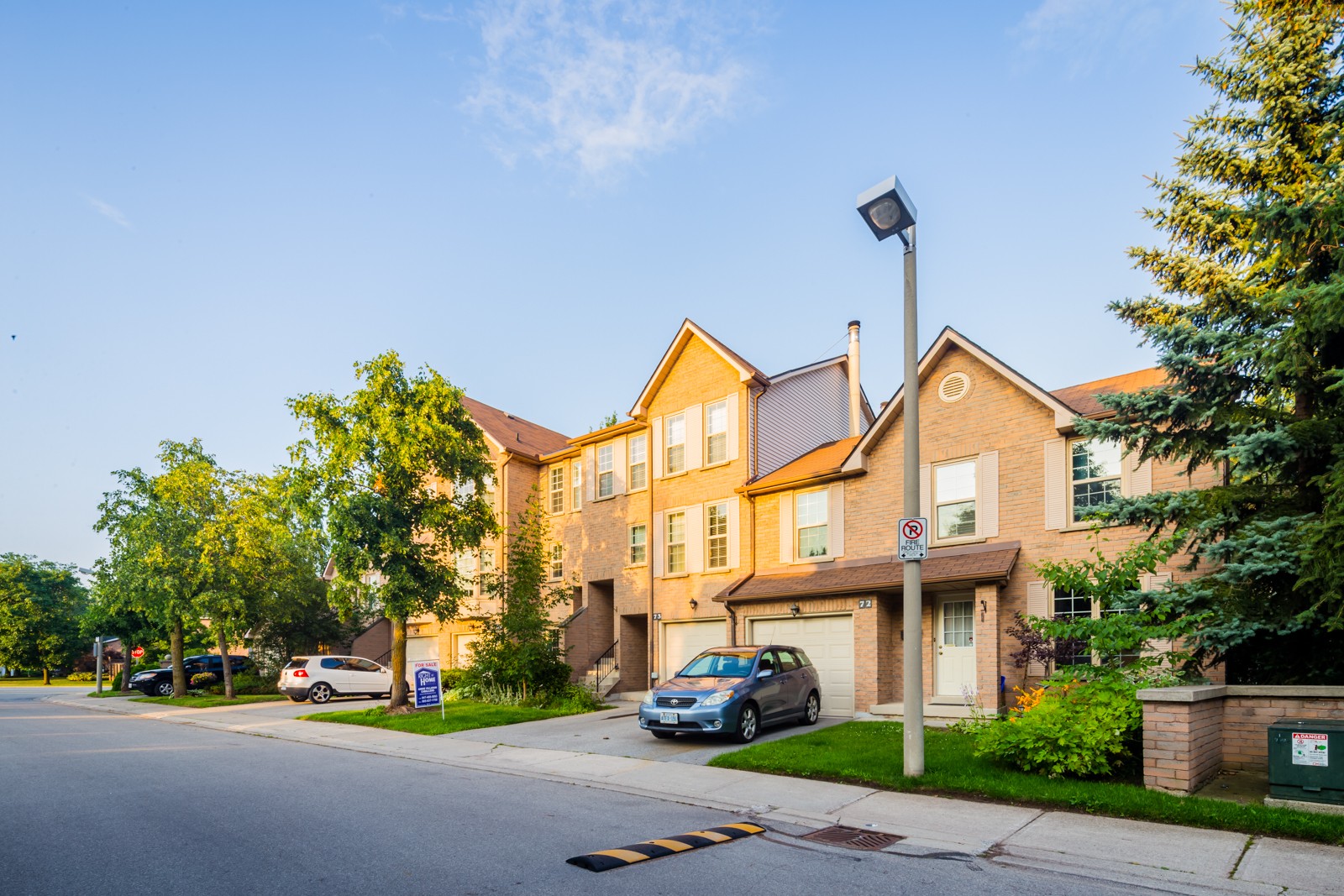 2272 Mowat Ave Townhouses at 2272 Mowat Ave, Oakville 0