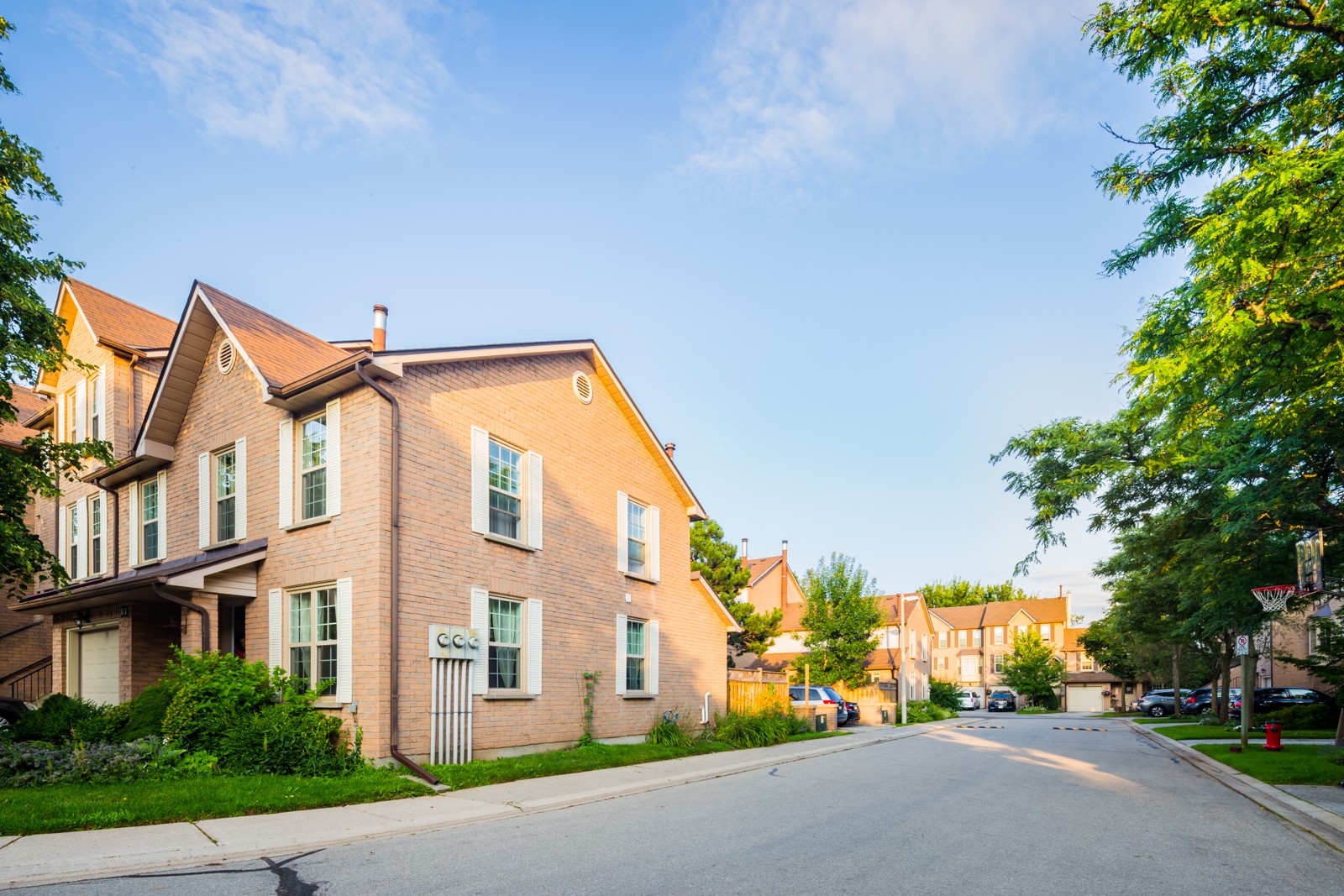 2272 Mowat Ave Townhouses at 2272 Mowat Ave, Oakville 1