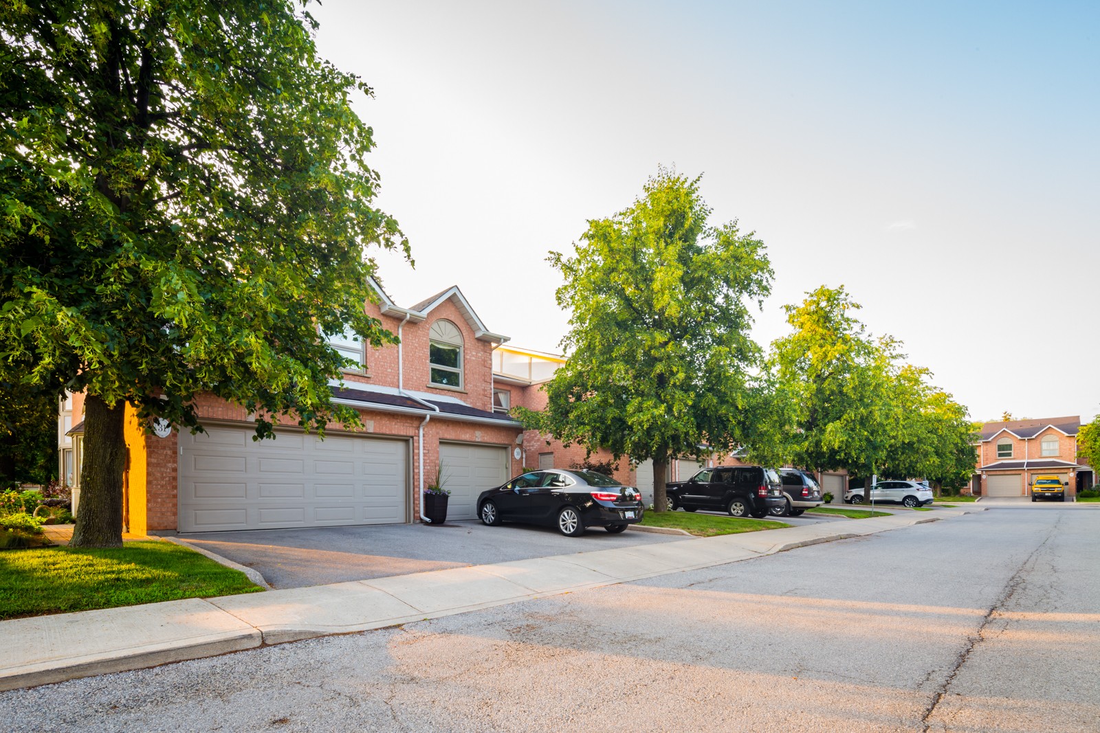 2065 Sixth Line Townhouses at 2065 Sixth Line, Oakville 1