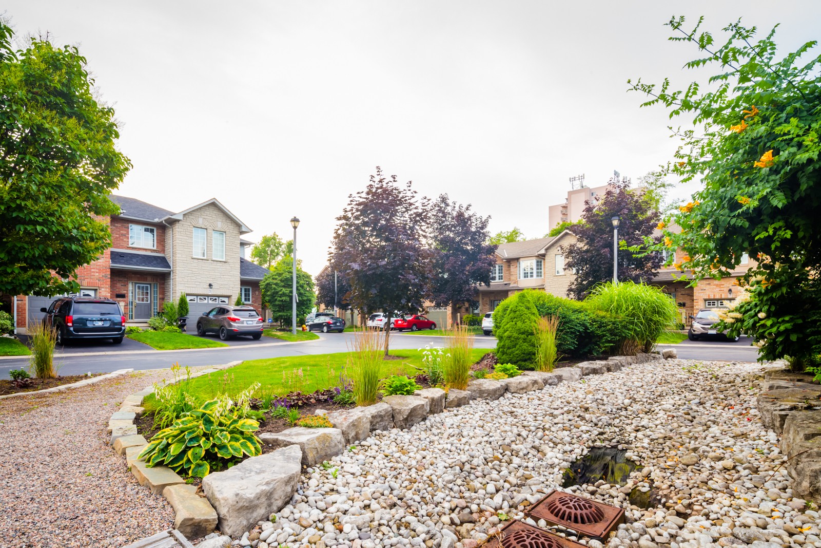 963 King Road Townhouses at 963 King Rd, Burlington 1