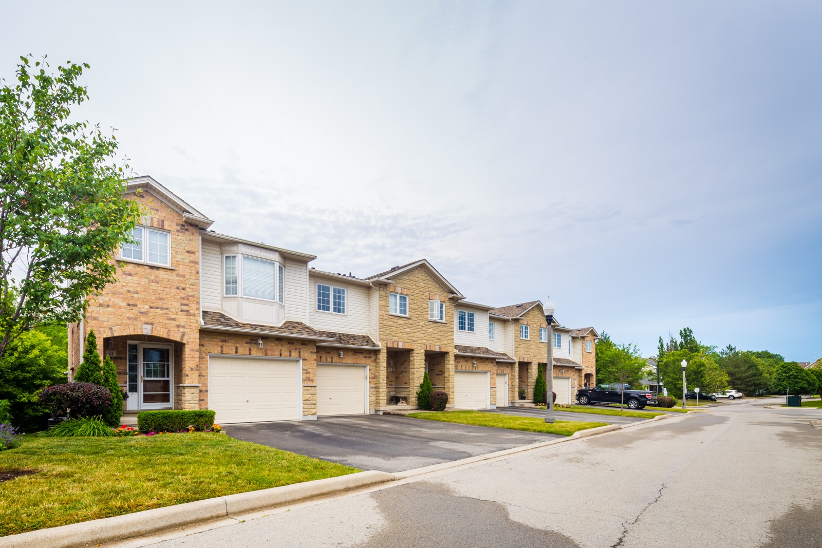 2123 Walkers Line Townhouses at 2123 Walkers Line, Burlington 1