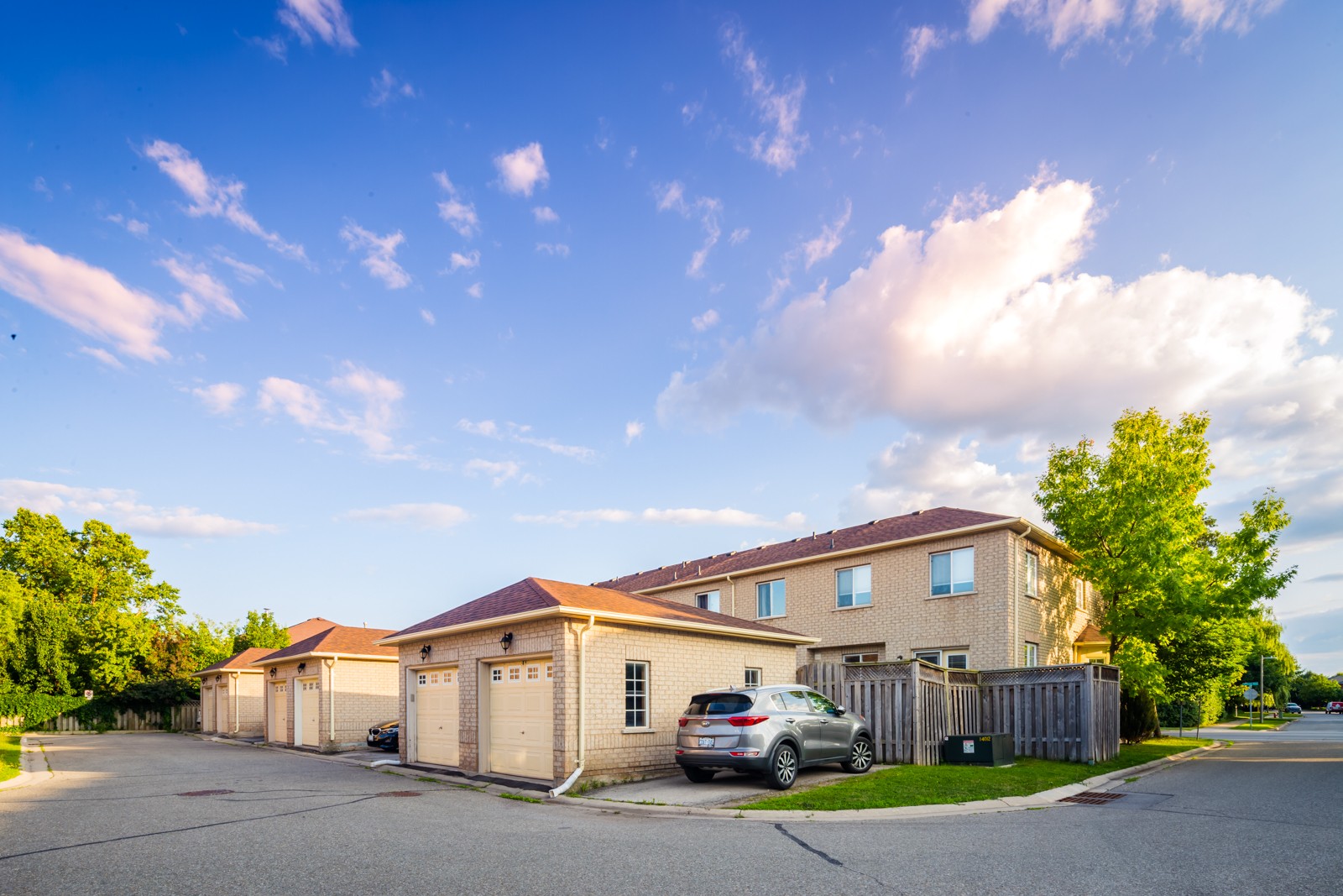 1489 Heritage Way Townhouses at 1489 Heritage Way, Oakville 1