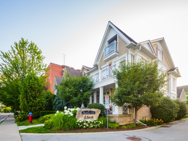 2369 Ontario St Townhouses