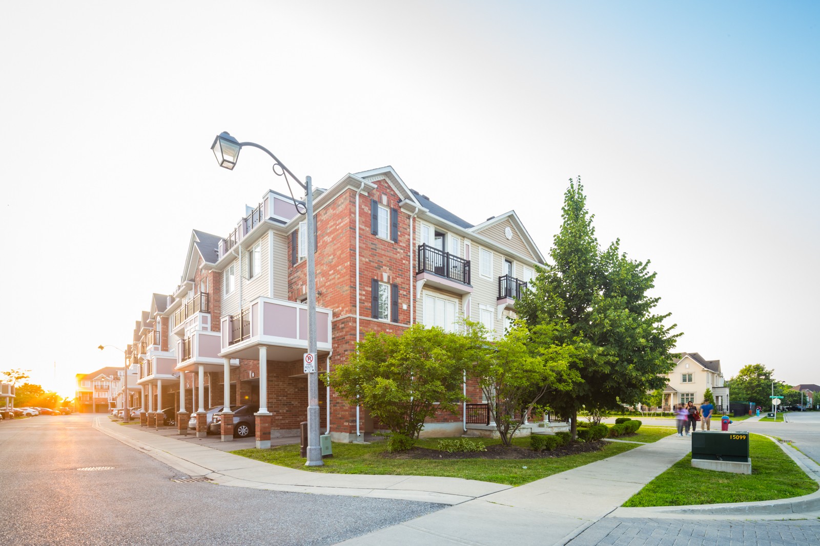 2614 Dashwood Dr Townhouses at 2614 Dashwood Dr, Oakville 1