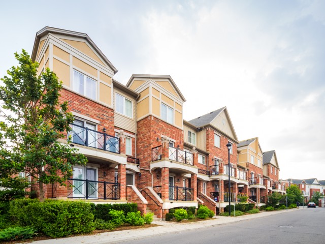 2579 Sixth Line Townhouses