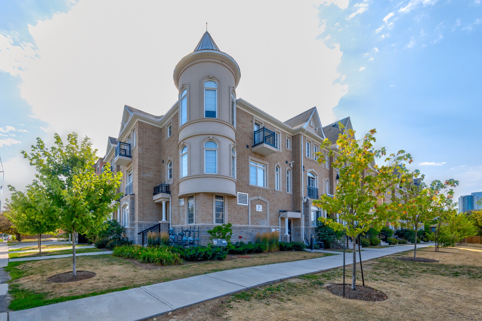 37 Drewry Ave 3739 Drewry Ave Townhouses 2 Townhouses for Sale & 2