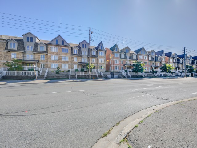 651-653 Warden Ave Townhouses photo