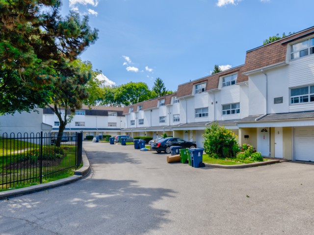 Trailridge Townhouses photo