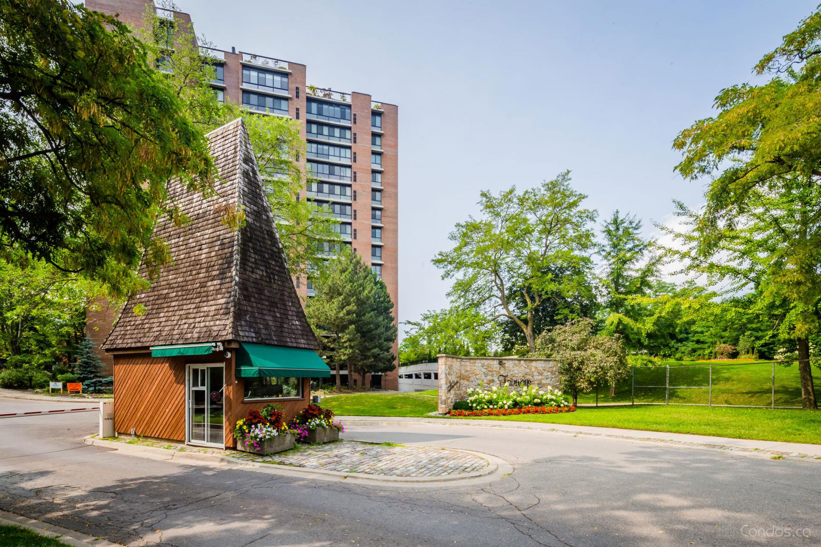 Fairways at 1400 Dixie Rd, Mississauga 1