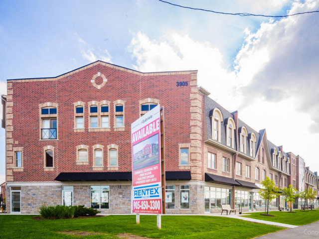 3905 Major Mackenzie Dr Townhouses