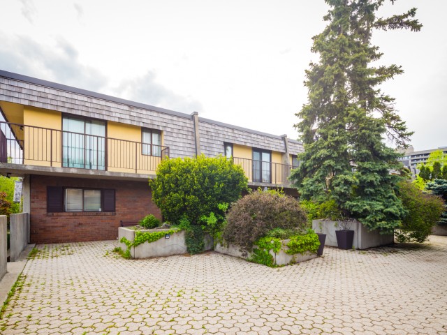 1250 Mississauga Valley Boulevard Townhouses