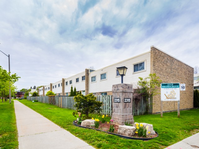2315 Bromsgrove Road Townhouses