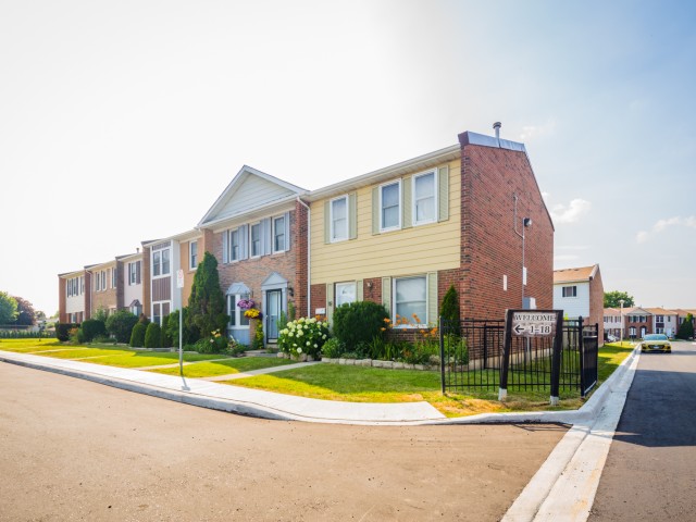 900 Central Park Drive Townhouses