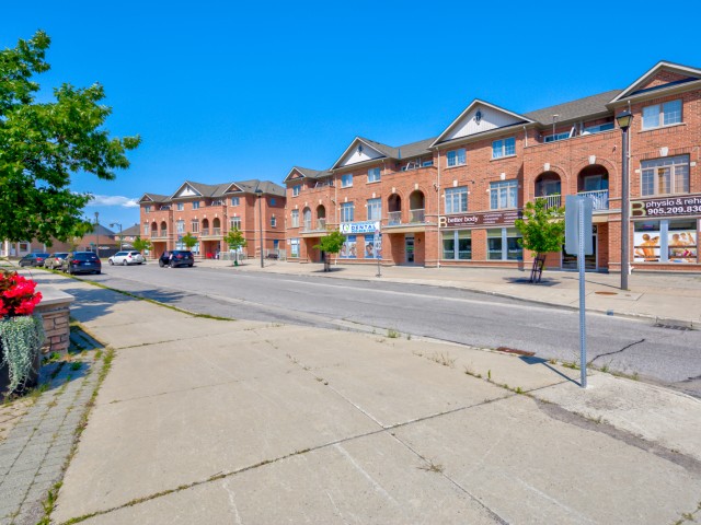 10 Greensborough Village Circle Townhouses photo