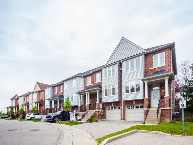 5985 Creditview Rd Townhomes photo