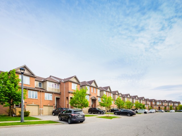 838-892 Scollard Court Townhomes
