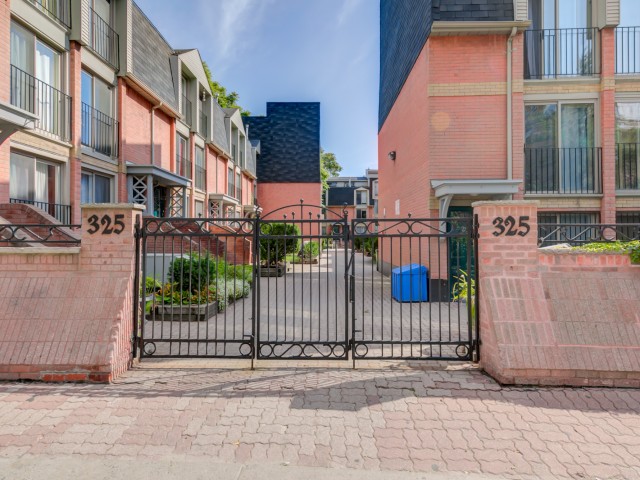 325 Jarvis St Condos