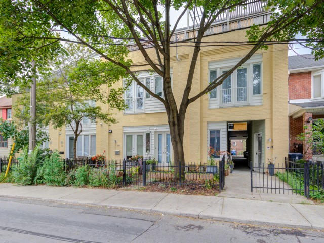 688 St. Clarens Ave Townhouses photo