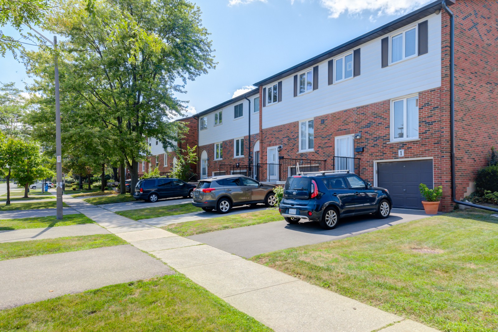 Sheridan Lane at 2401 Fifth Line W, Mississauga 1