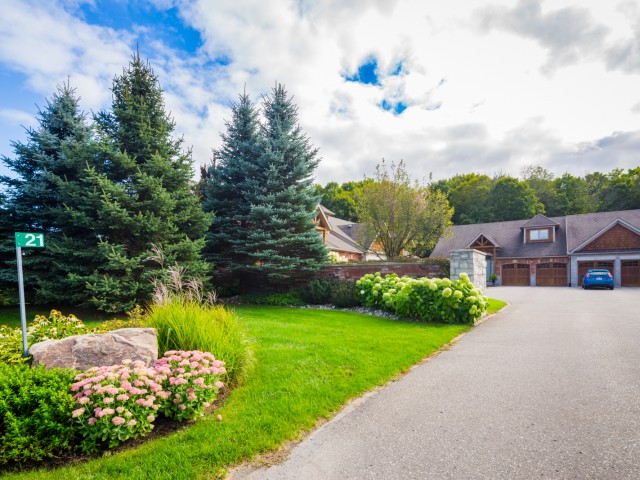 21 Reddington Drive Townhouses hero image