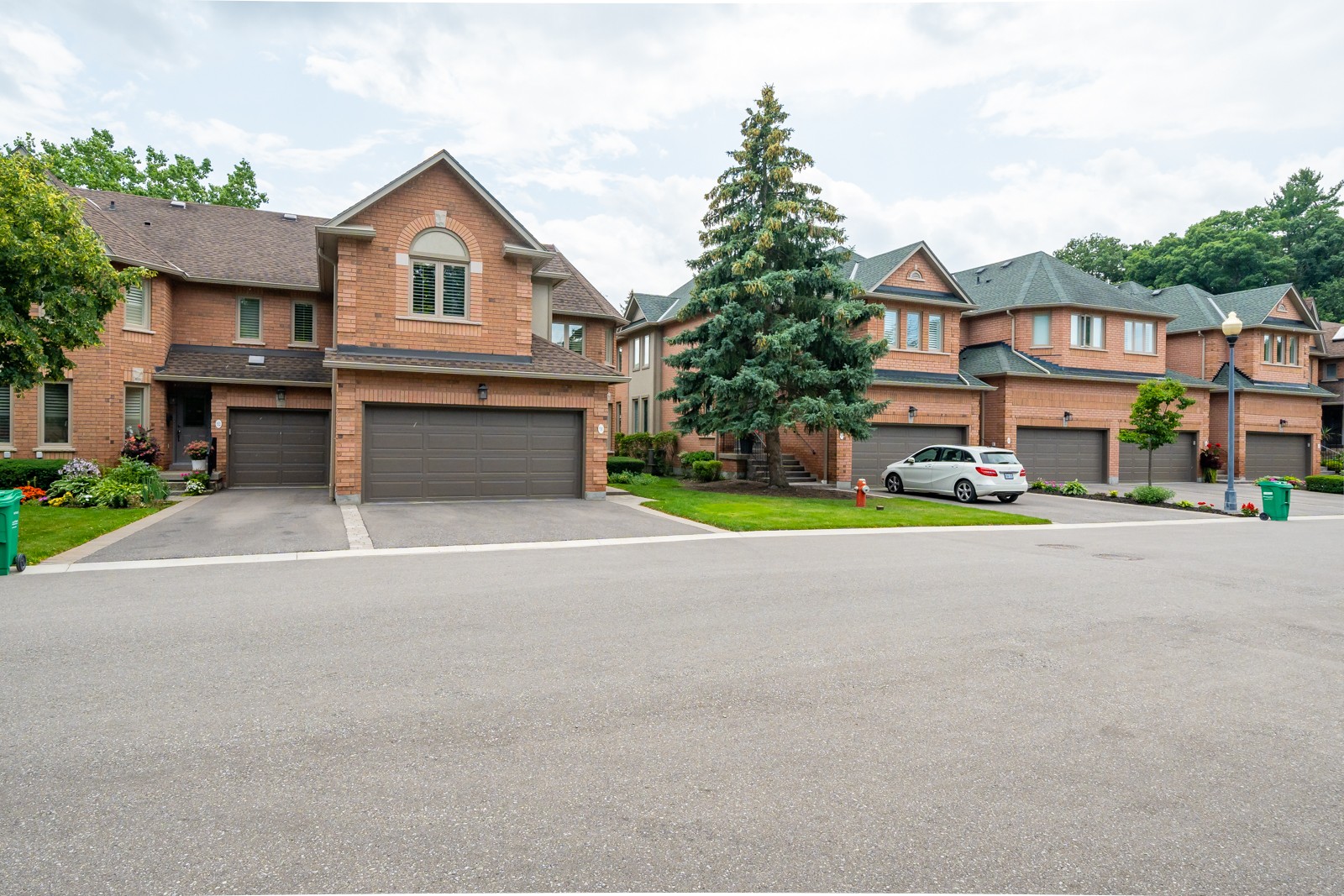 1915 Broad Hollow Gate Condos.ca