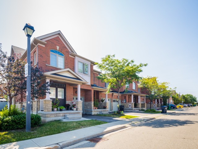 1015 Galesway Boulevard Townhouses
