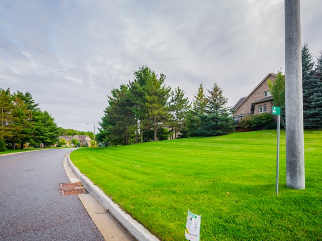 4 Reddington Drive Townhouses hero image