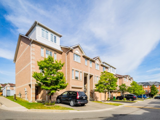 158 Spadina Road Townhouses