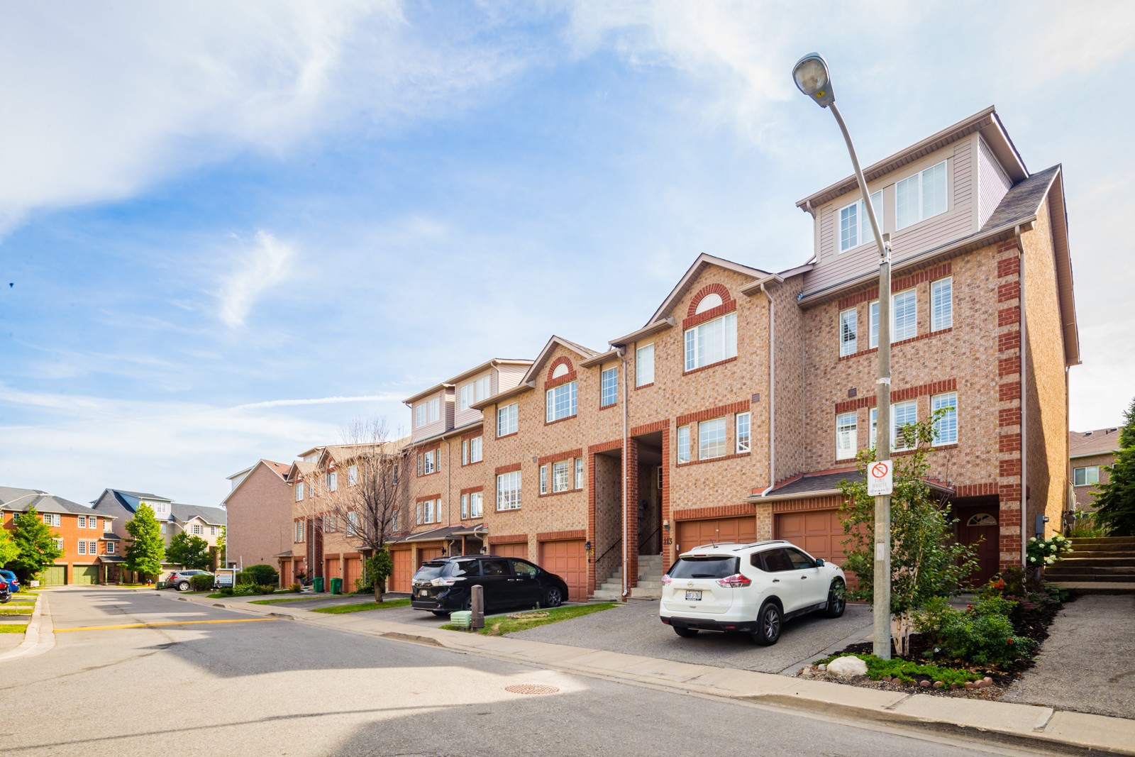 158 Spadina Road Townhouses at 122 Spadina Rd, Brampton 1