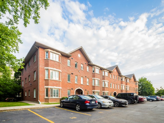3095 Cawthra Road Townhouses photo