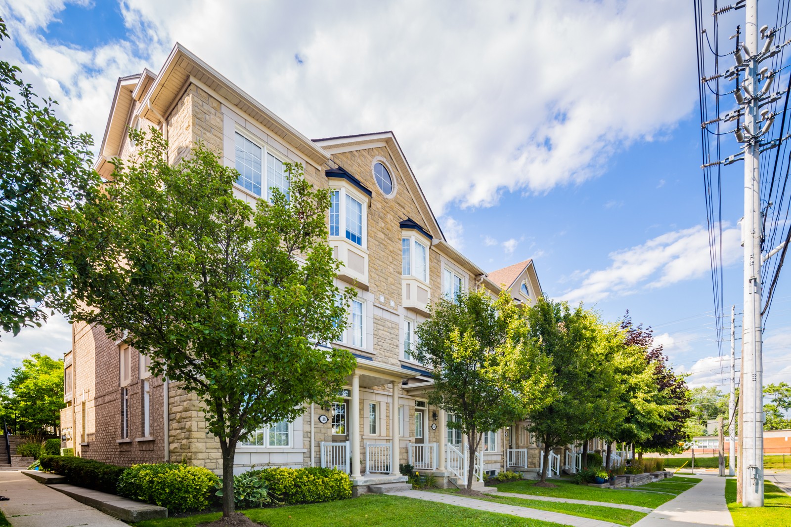 36 Rosewood Avenue Townhouses at 100 Park St E, Mississauga 1