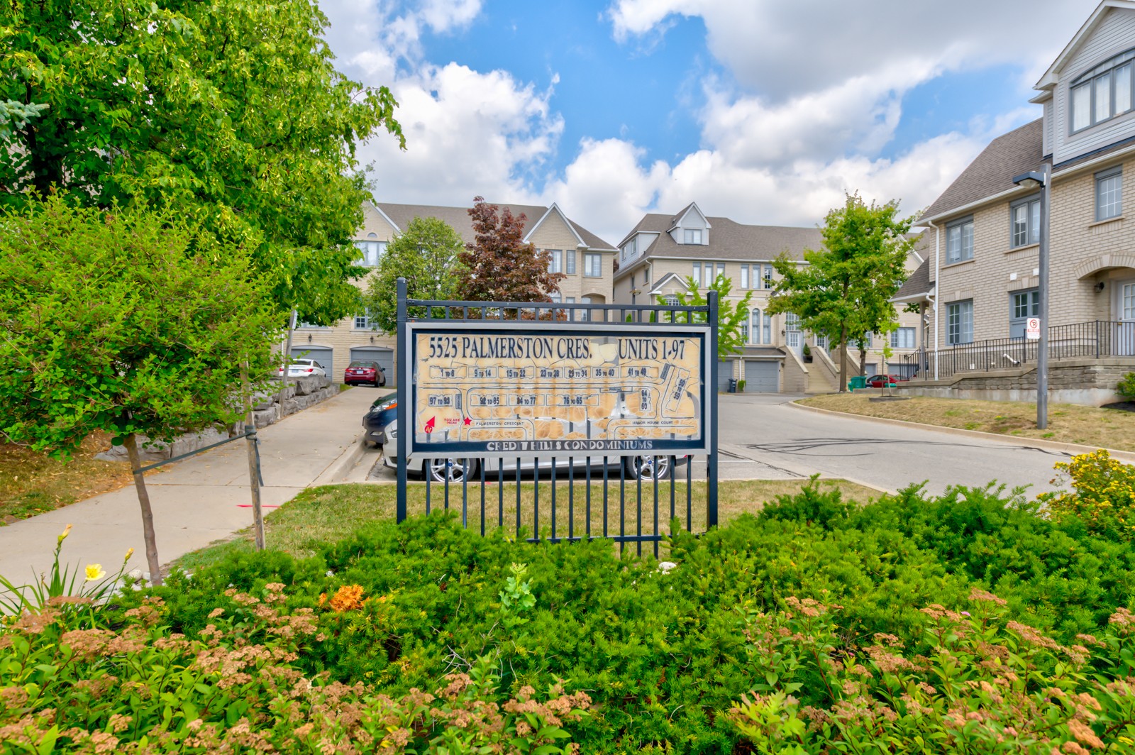 5525 Palmerston Crescent Townhouses at 5225 Palmerston Crescent, Mississauga 1