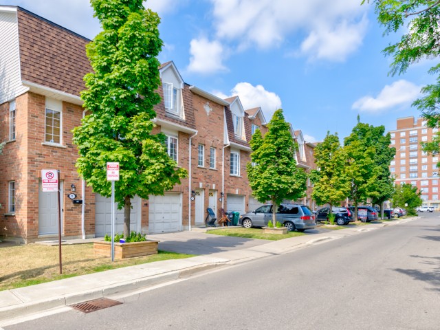 1575 South Parade Court Townhouses