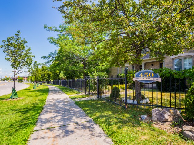 450 Bristol Road East Townhouses photo