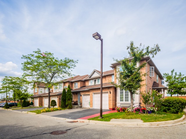 10 Cherrytree Drive Townhouses photo