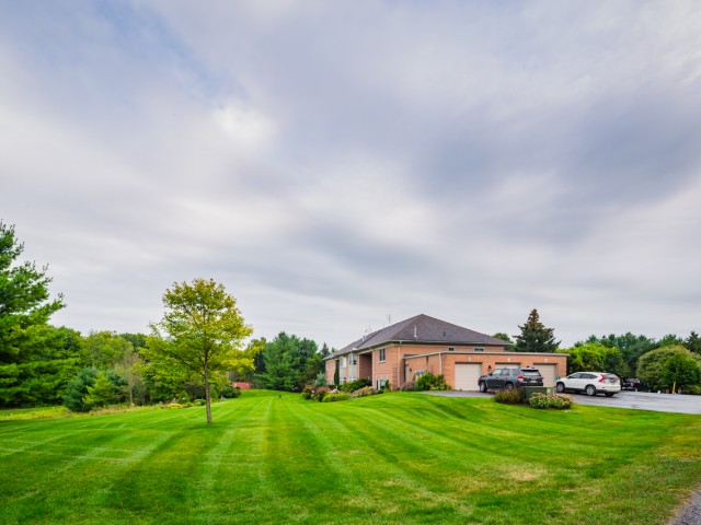 33 Reddington Drive Townhouses hero image