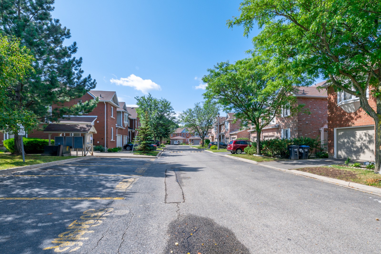 6050 Bidwell Trail Townhouses at 6050 Bidwell Trail, Mississauga 1