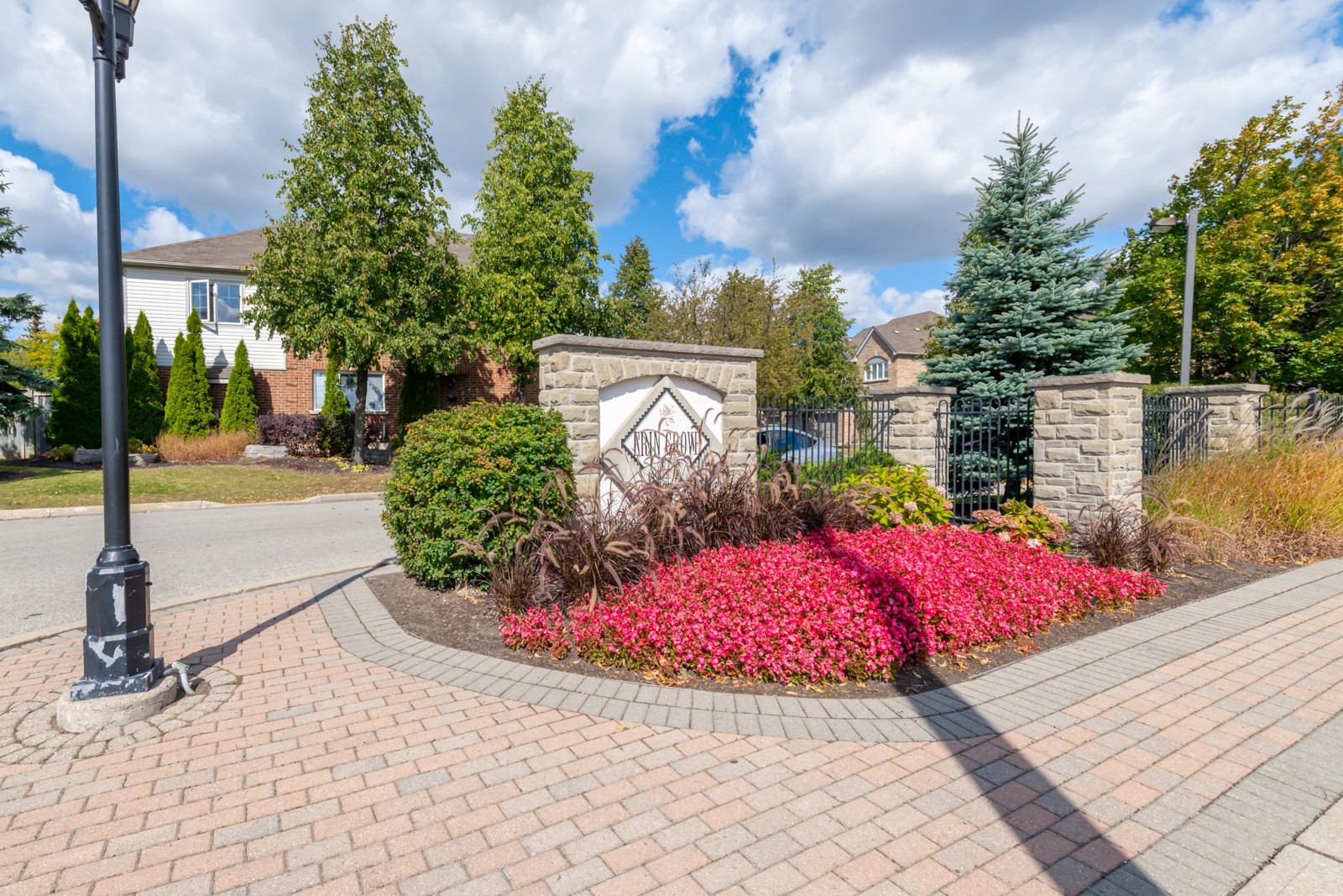 5230 Glen Erin Drive Townhouses at 5230 Glen Erin Dr, Mississauga 1