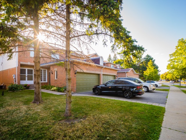16 Farnham Drive Townhouses photo