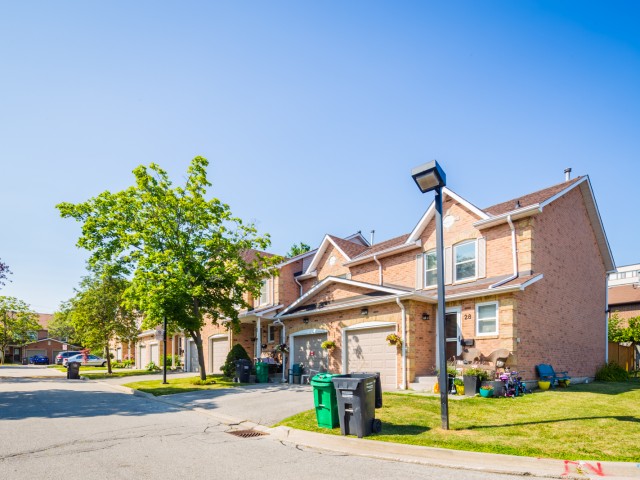 1039 Cedarglen Gate Townhouses photo
