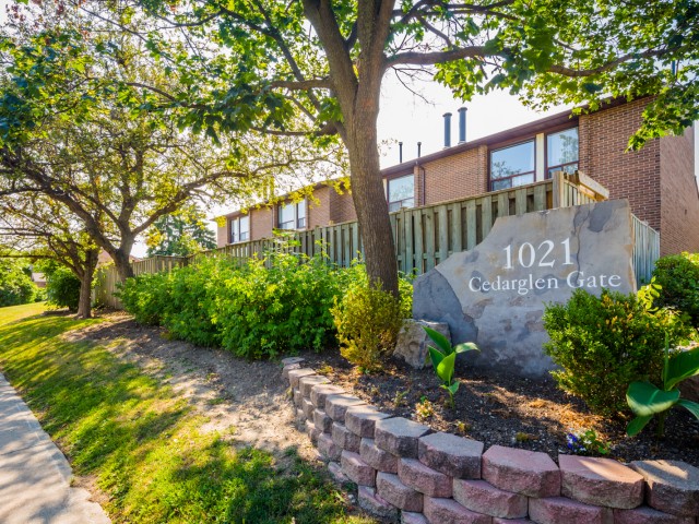 1021 Cedarglen Gate Townhouses photo